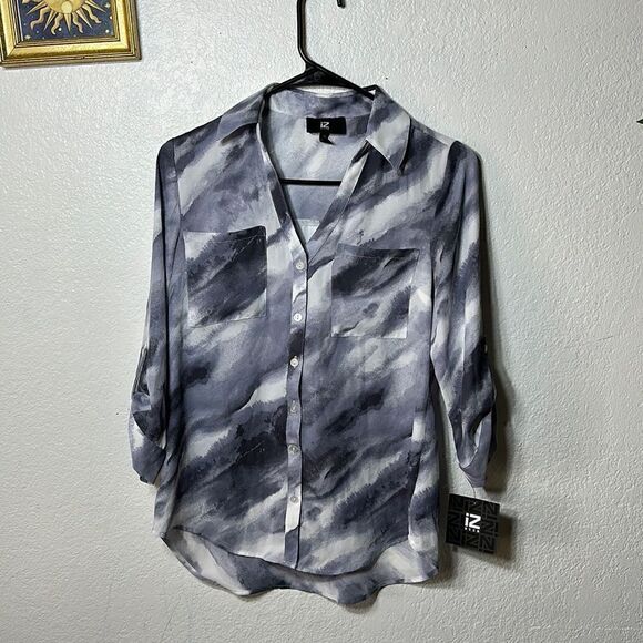 Iz Byer Tops - Iz Byer Size XS Gray / Blue button Down Shirt NWT